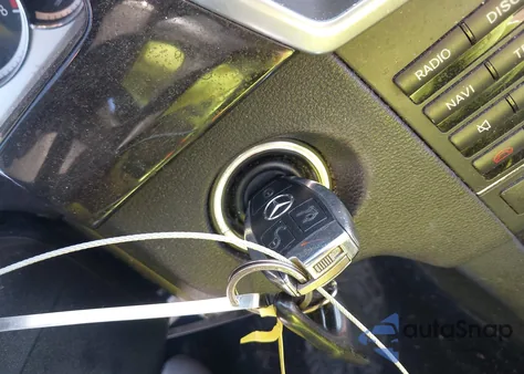 2010 Mercedes-Benz E 350 z USA, uszkodzony, nr VIN WDDHF5GB5AA236053